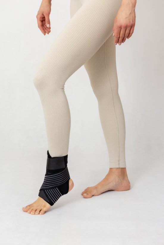 Stabilizátor členkového kĺbu- nasúvací so spevnením J93126 - Veľkosť: XL